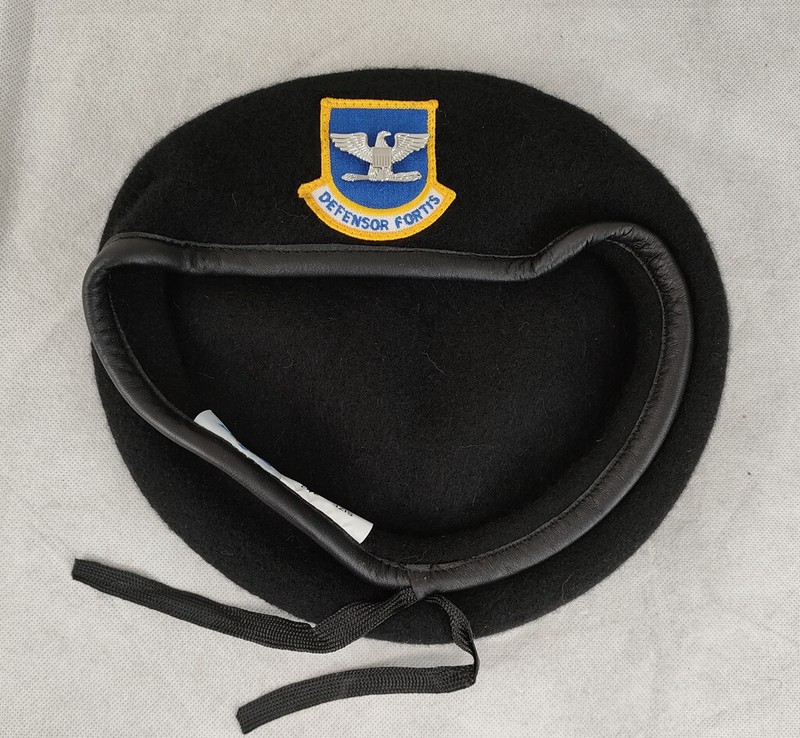 AF-U.S. AIR FORCE BERET BLACK WOOL COLONEL EAGLE INSIGNIA BERET 7-3/8