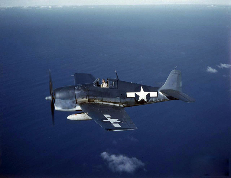 COLOR WW2 WWII Photo World War Two / Grumman F6F Hellcat Over the Pacific 1944