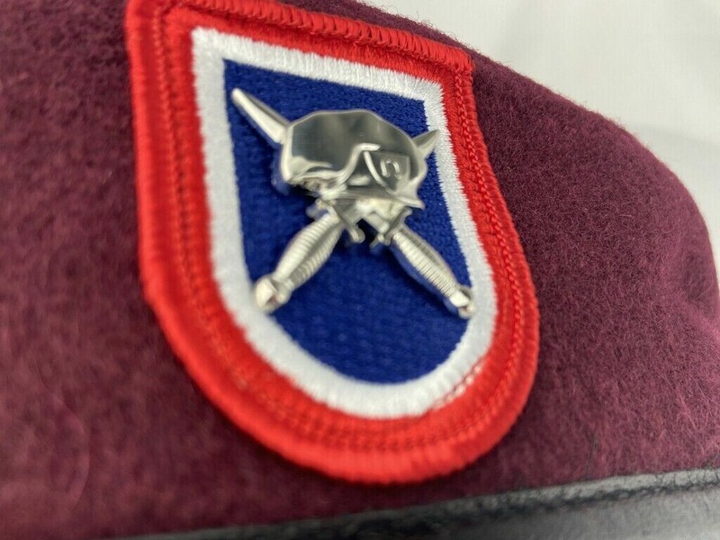 US AIRBORNE DIVISION BERET & INSIGNIA SPECIAL FORCES GROUP RED WOOL HAT 7-1/2 gallery