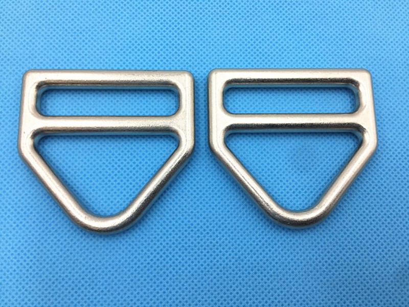 WW2 US paratrooper t-5 parachute bag triangular buckle 2PCS gallery
