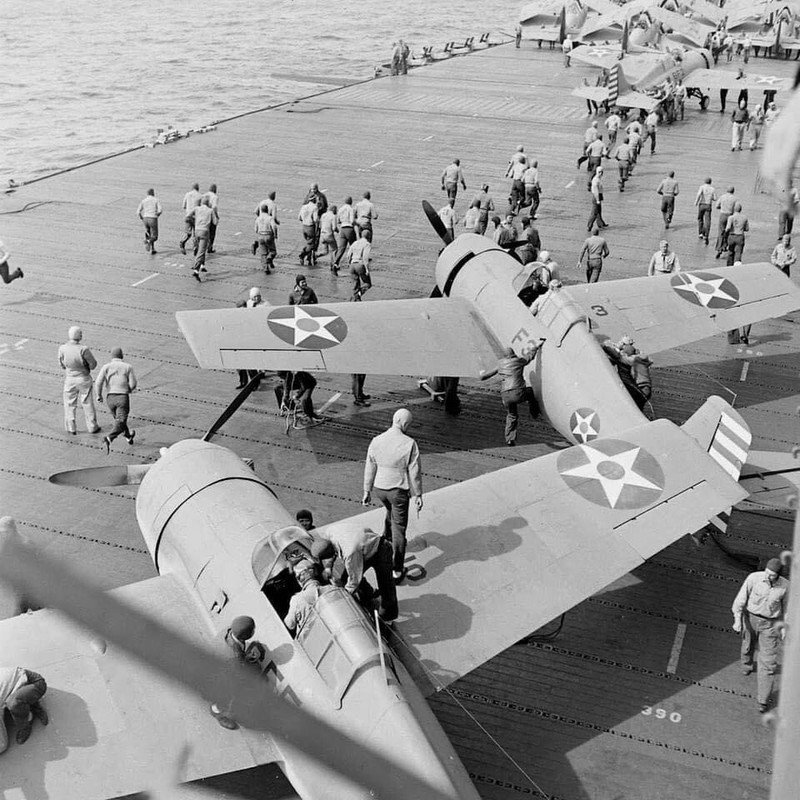 WW2 WWII Photo World War Two / US Navy Aircraft Carriers in Action April 1942