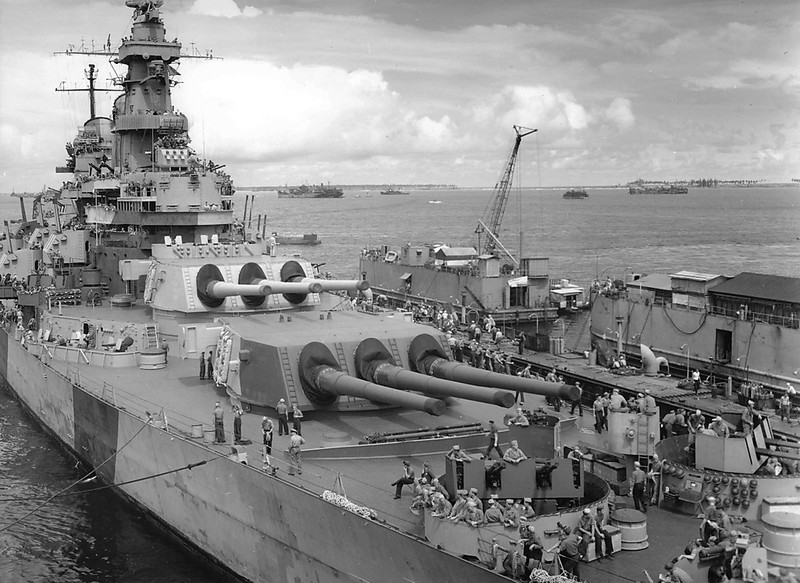 USS Iowa Dec BB-61 1944 US Navy WWII WW2 B&W Photo World War Two USN / 7061