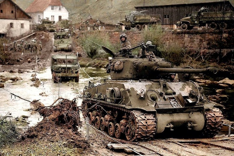 An M4A3 (76mm) W HVSS of Combat Command B 11th WW2 Photo Glossy 4*6 in N004